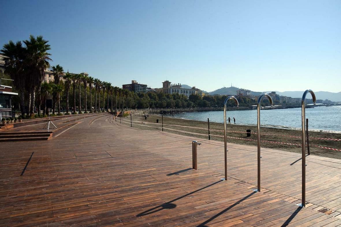 Casa Vacanza "Al Vicolo Delle Colonne" Salerno Exterior foto