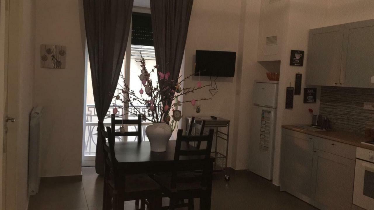 Casa Vacanza "Al Vicolo Delle Colonne" Salerno Exterior foto