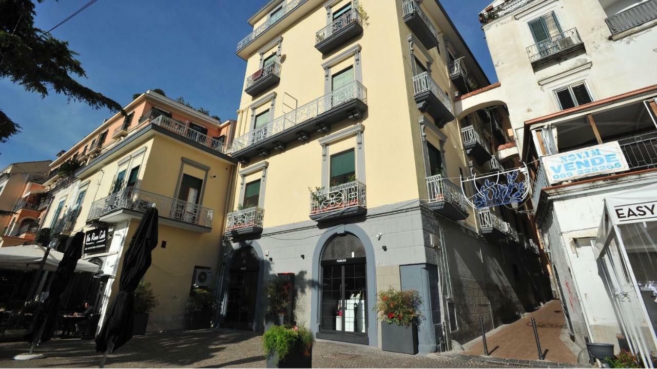 Casa Vacanza "Al Vicolo Delle Colonne" Salerno Exterior foto