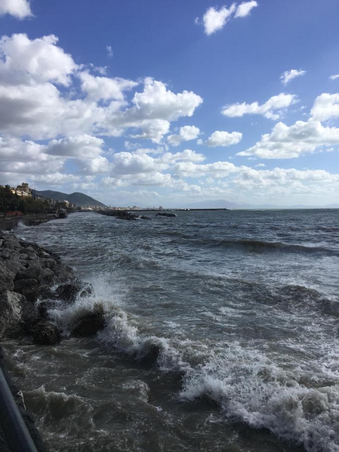 Casa Vacanza "Al Vicolo Delle Colonne" Salerno Exterior foto
